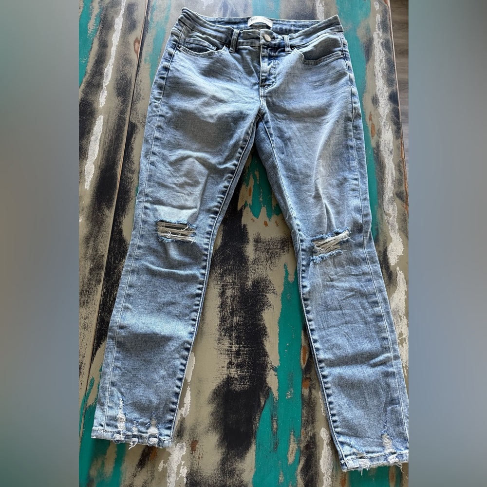 BKE Women's Light Wash Distressed Payton Ankle Skinny Jeans
